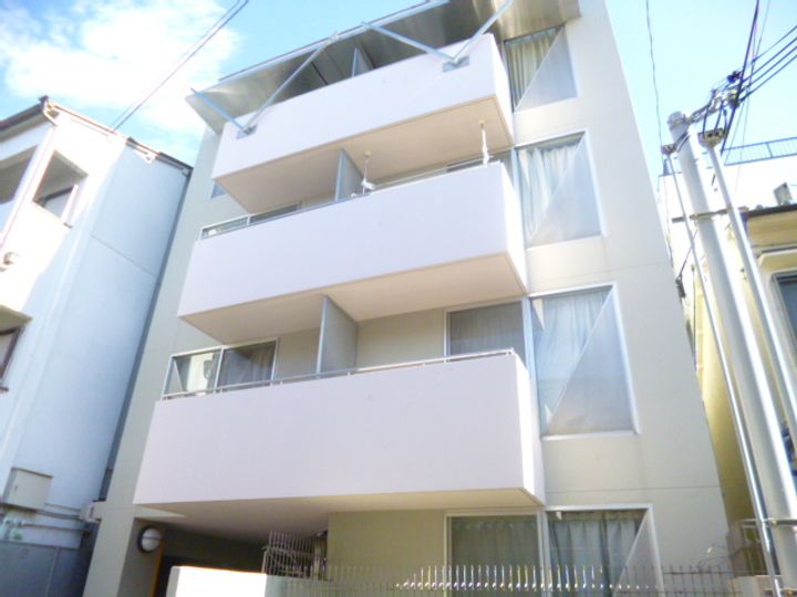 シャトレ上新庄の外観