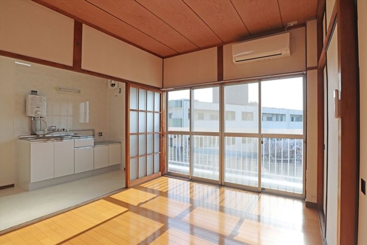 大貴ビルの居間