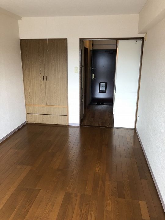 アペックス開発の居間