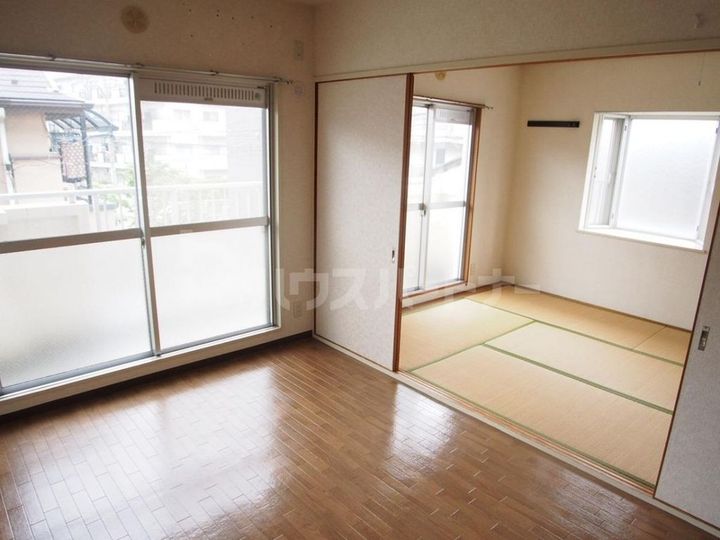 千葉県船橋市本中山6(マンション)の賃貸物件の居間