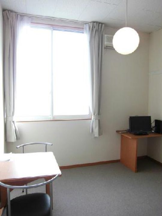 レオパレス愛の居間