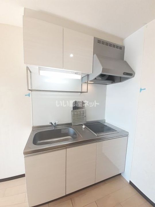 スリーハーブズ天美西のキッチン