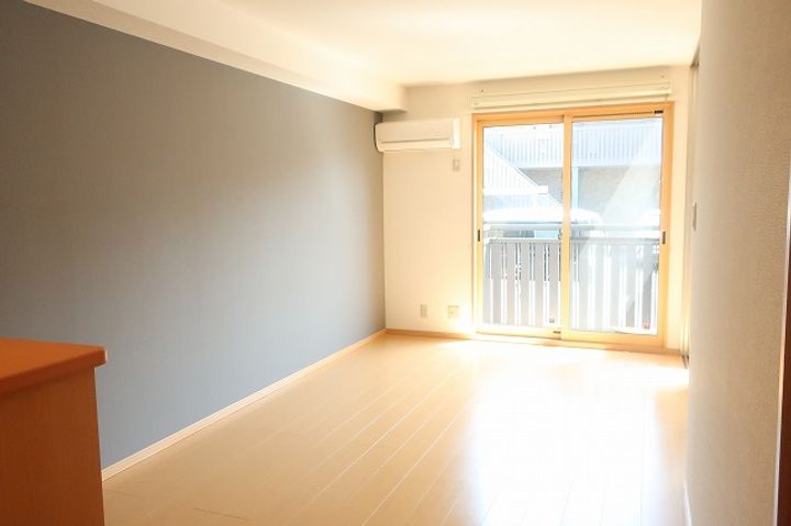 香川県綾歌郡宇多津町浜四番丁(アパート)の賃貸物件の居間