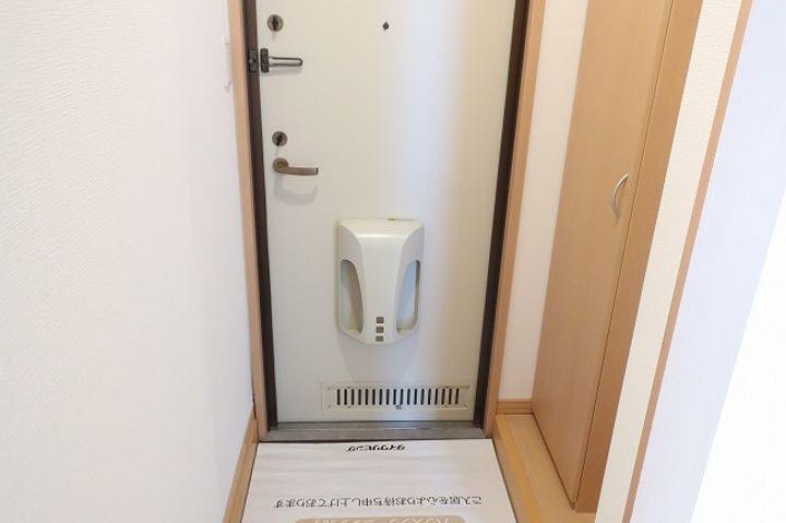 香川県綾歌郡宇多津町浜四番丁(アパート)の賃貸物件の玄関