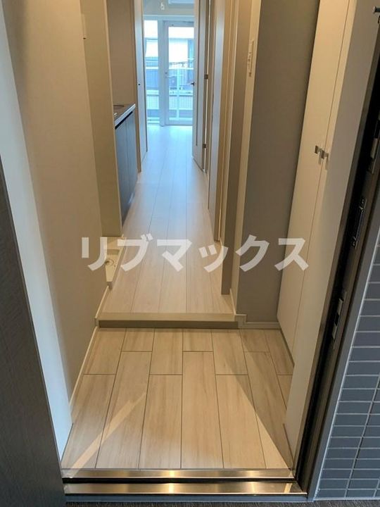 ログ横浜駅東の玄関