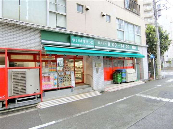 Lares East(ラレースイースト)の周辺