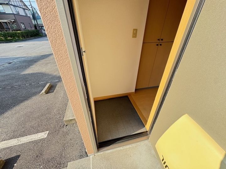 新潟県新発田市城北町2(アパート)の賃貸物件の玄関