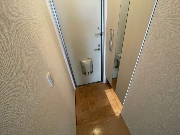 リベルテ末広の玄関