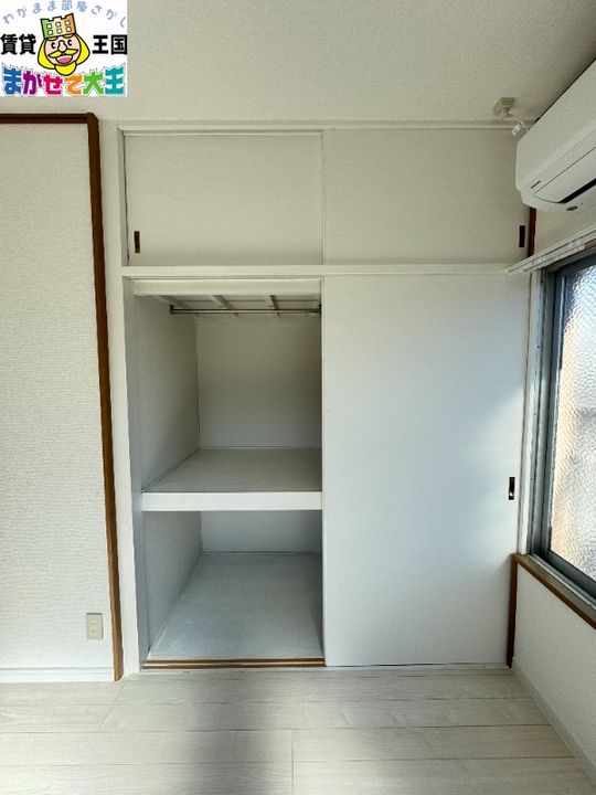 神戸海産物長崎ビルの内装