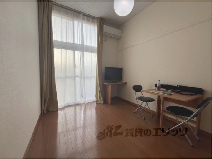 レオパレス黄金色の呑田の居間