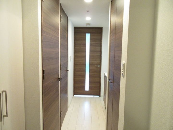 グランカリテ塚本の玄関