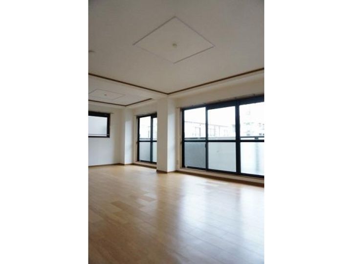 愛知県名古屋市名東区猪高台2(マンション)の賃貸物件の居間