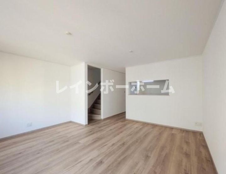 メゾン プリバーダの居間