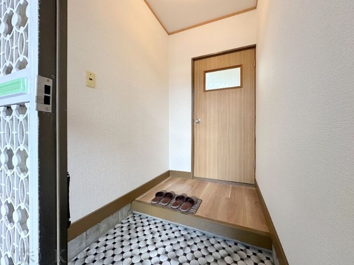 薫風ハイツの玄関