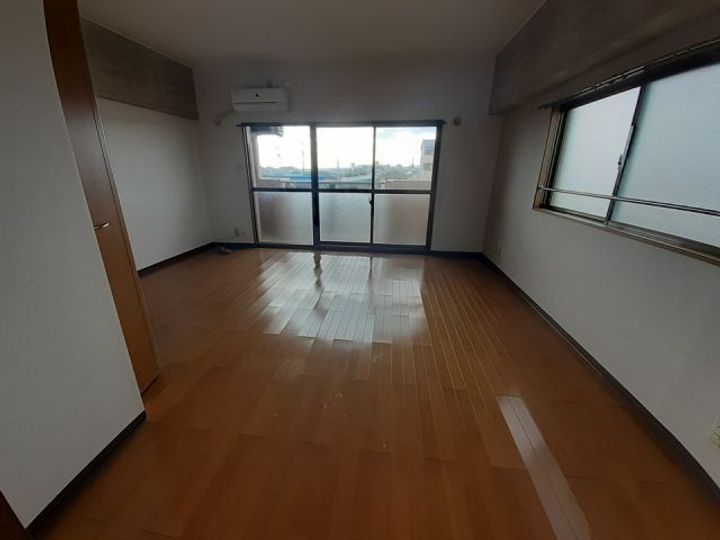 ルミナス原の居間