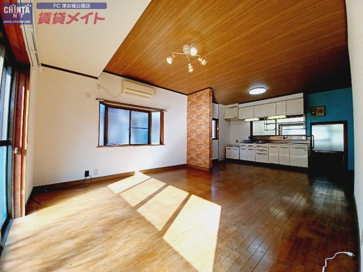 三重県津市一身田平野(一戸建)の賃貸物件の居間