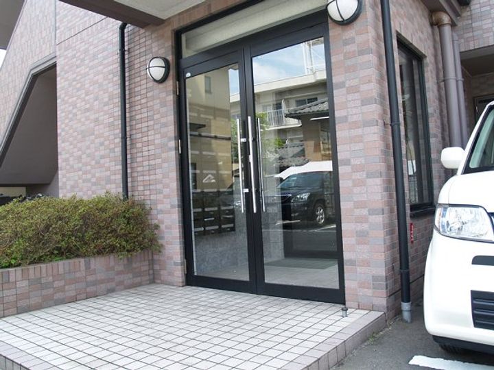 クレセール河原町の玄関