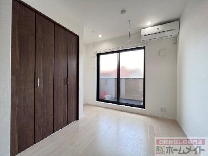 アッシュメゾン花園町IIIの居間