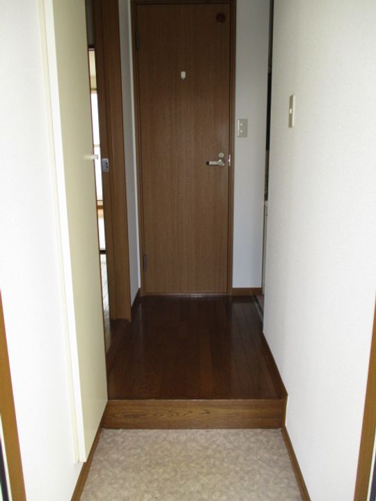 寿マンションの玄関