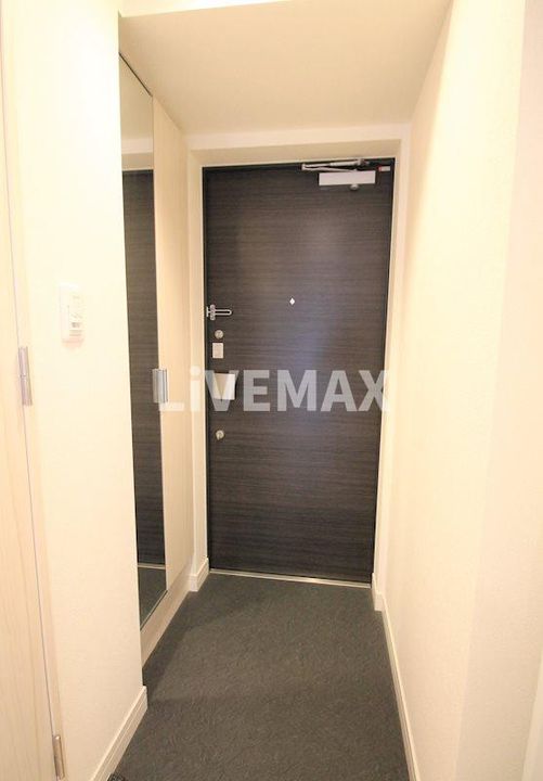 プレサンス丸の内アデルの玄関