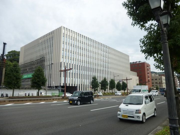 スカイコート出島の周辺