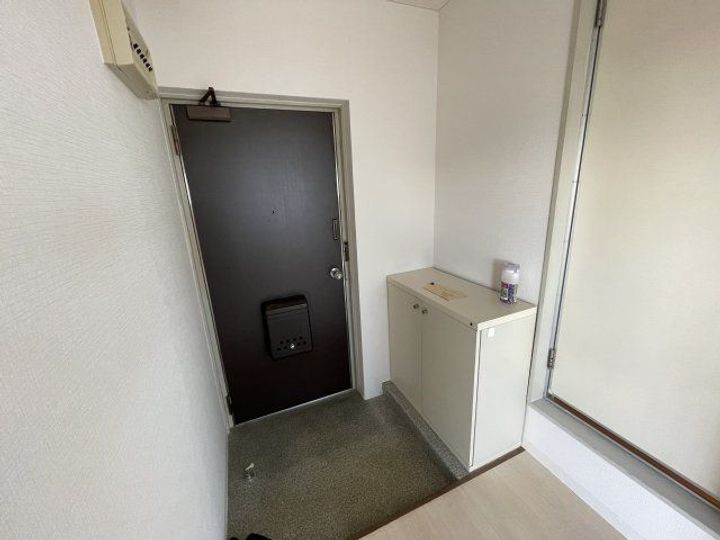 ポートライフマンションの玄関