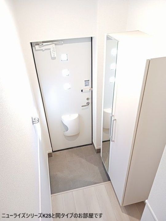 大阪府泉南市中小路1(アパート)の賃貸物件の玄関