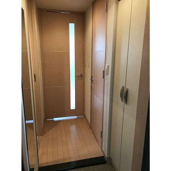 プレサンス新栄デコールの玄関