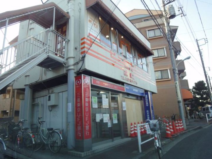 レヴァン・フランセの周辺