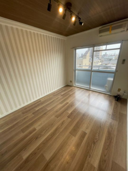 ZAKI Building NO5の居間