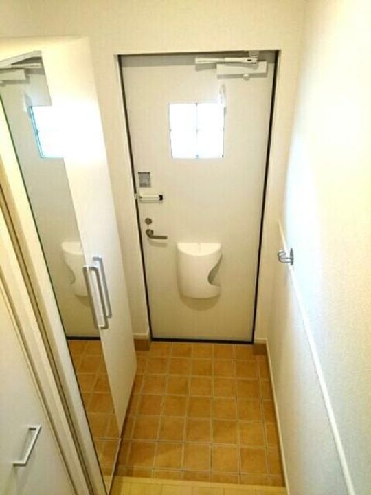 ブリランテAの玄関