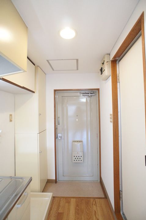 東芳ビルの玄関