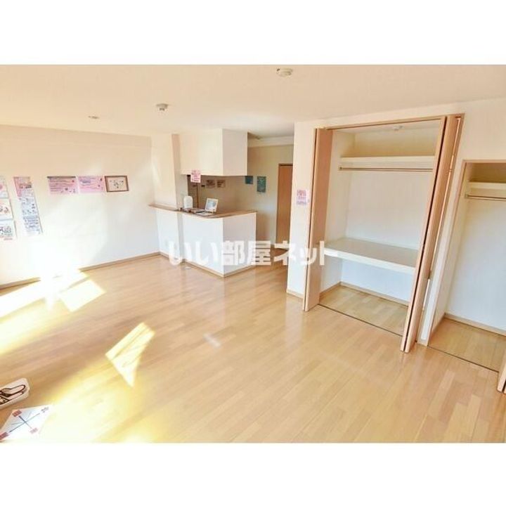 栃木県宇都宮市石井町(マンション)の賃貸物件の居間