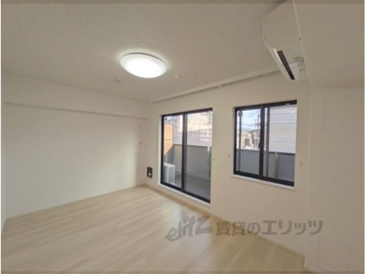 ウエストコミタリア3の居間