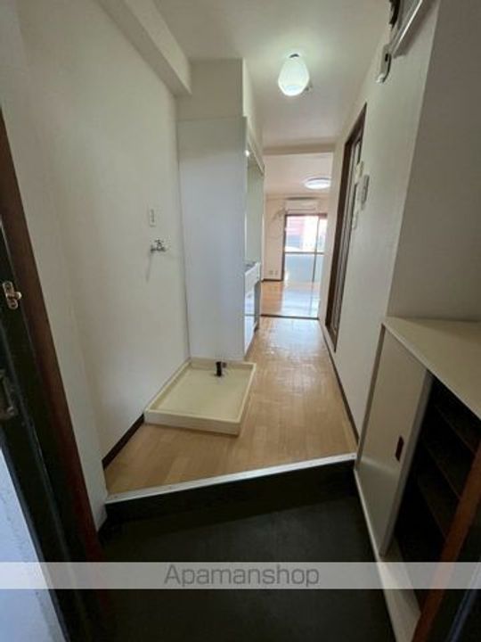 オーキスビルの玄関