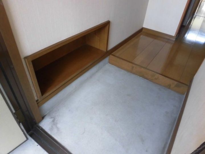 イイジマ壱番館の玄関