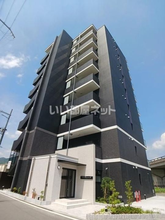 京都府亀岡市亀岡駅北1(マンション)の賃貸物件の外観