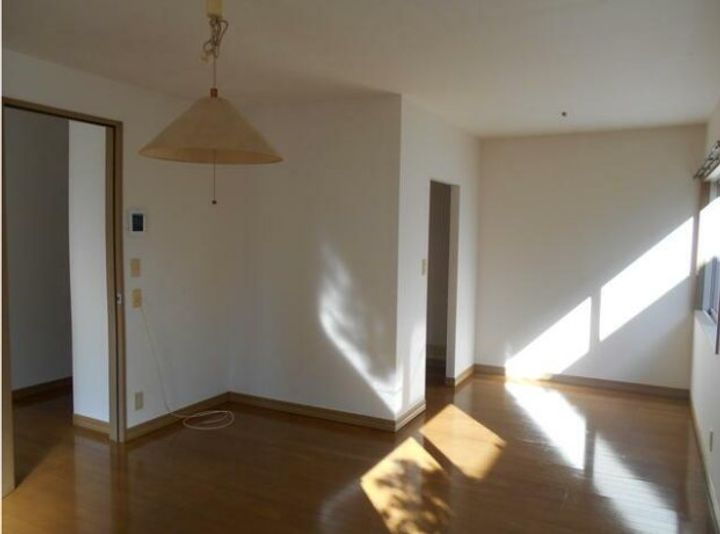 神奈川県藤沢市鵠沼松が岡4(一戸建)の賃貸物件の居間