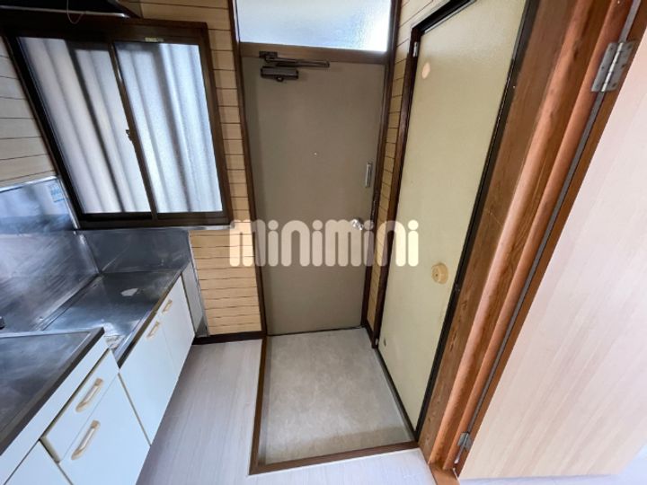 コーポ塚田の玄関