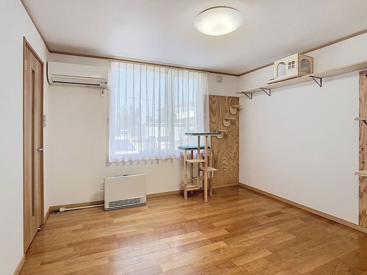 シャレーヴの居間