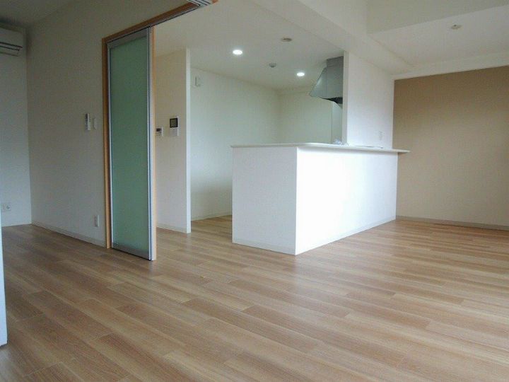 大阪府吹田市千里山東4(マンション)の賃貸物件の居間