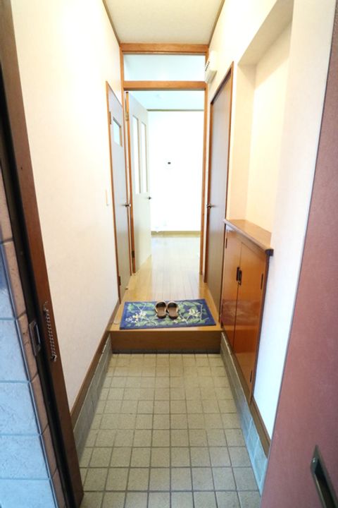 岡山県倉敷市中島(アパート)の賃貸物件の玄関