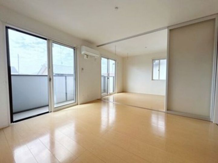 栃木県宇都宮市東岡本町(アパート)の賃貸物件の居間