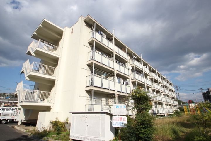 ビレッジハウス安古市4号棟の外観