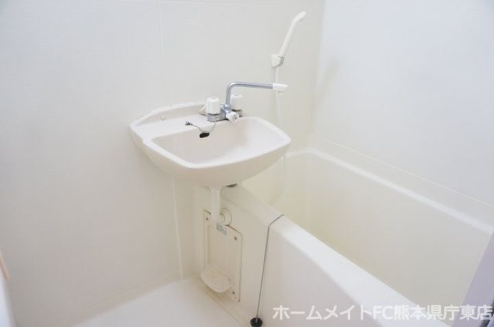 ピカソ出仲間の内装