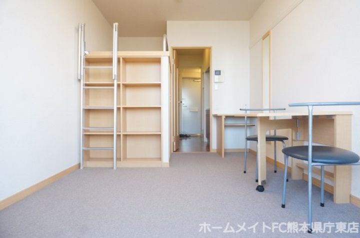 ピカソ出仲間の居間