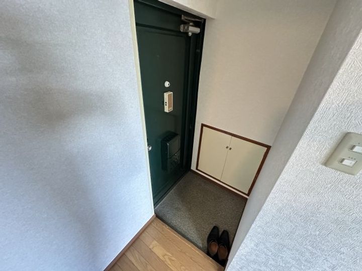 東京都調布市菊野台1(マンション)の賃貸物件の玄関