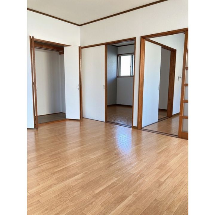 ルネ中の橋の居間