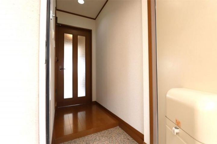 竹成マンションの玄関
