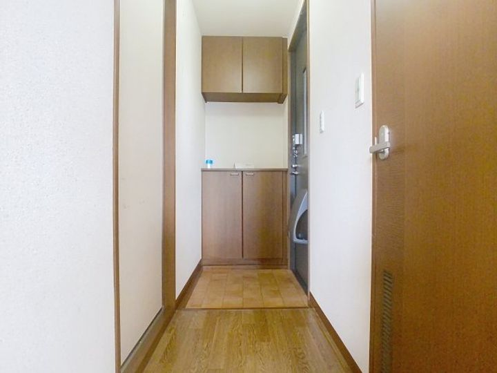 ハピネス Bの玄関